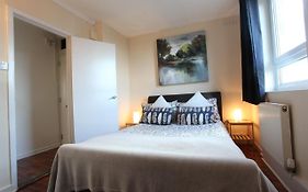 Chelsea Off Kings Road One Bedroom Apartment With Balcony